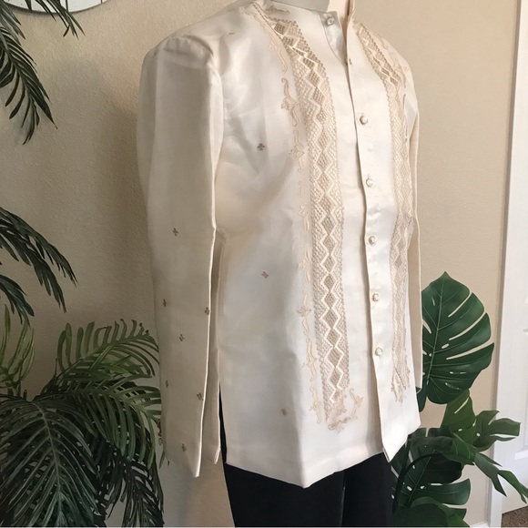 Elegant Coat Barong Tagalog in Cream Beige in Pinya Silk w/ classic embroidery - Picture 9 of 9